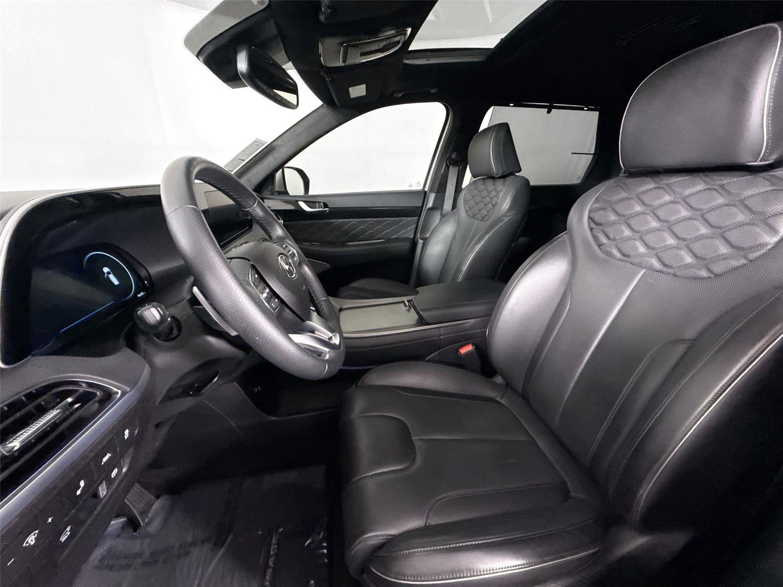 Used 2022 Hyundai Palisade Calligraphy FWD image 3