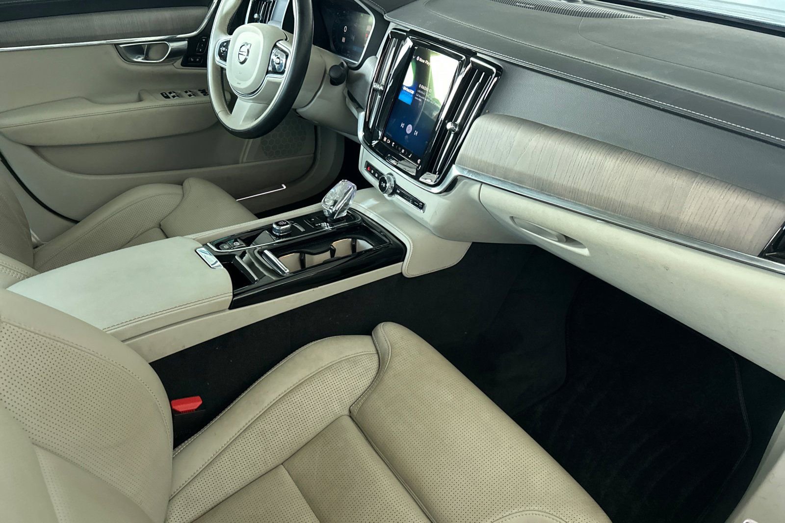 Used 2024 Volvo S90 T8 Ultimate image 17