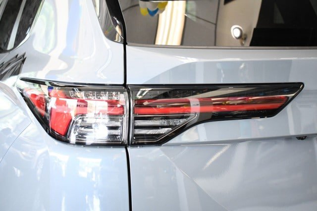 New 2026 Mitsubishi Outlander AWD image 13