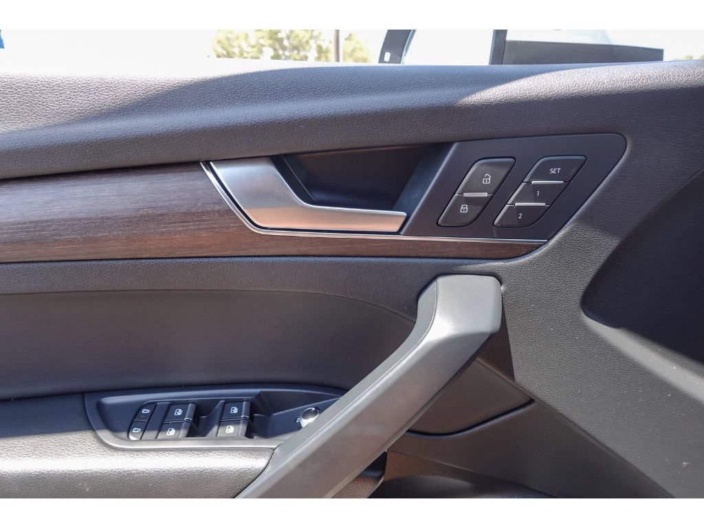 Used 2023 Audi Q5 2.0T Premium w/ Convenience Package AWD/4WD image 11
