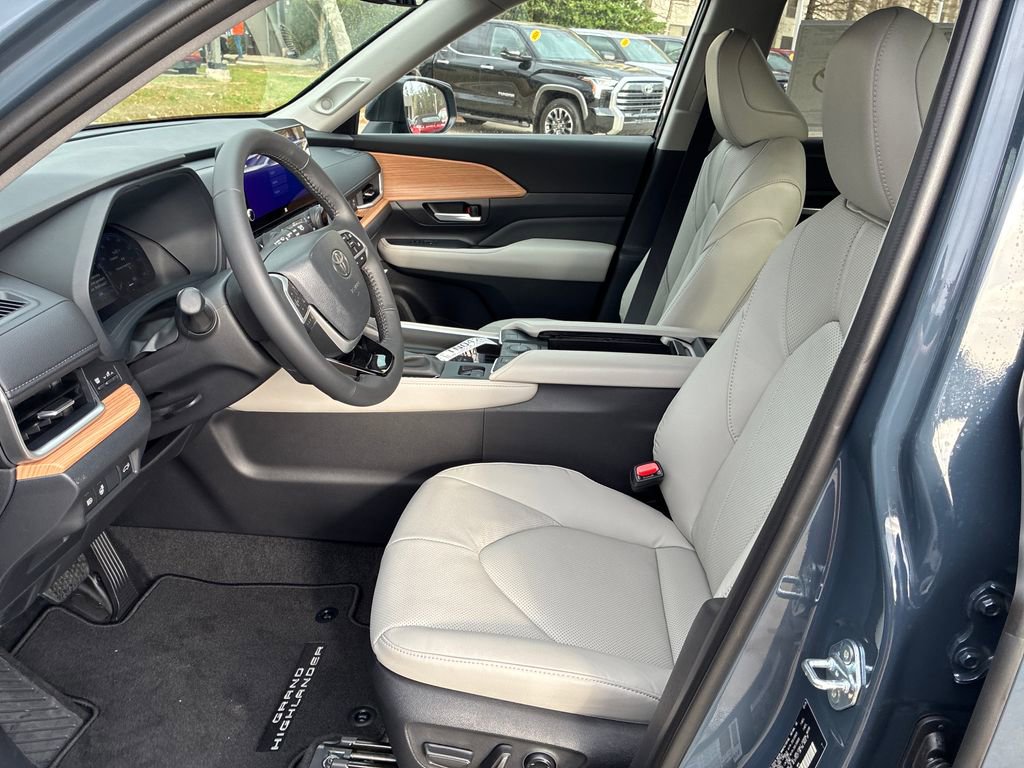 New 2026 Toyota Grand Highlander Limited image 15