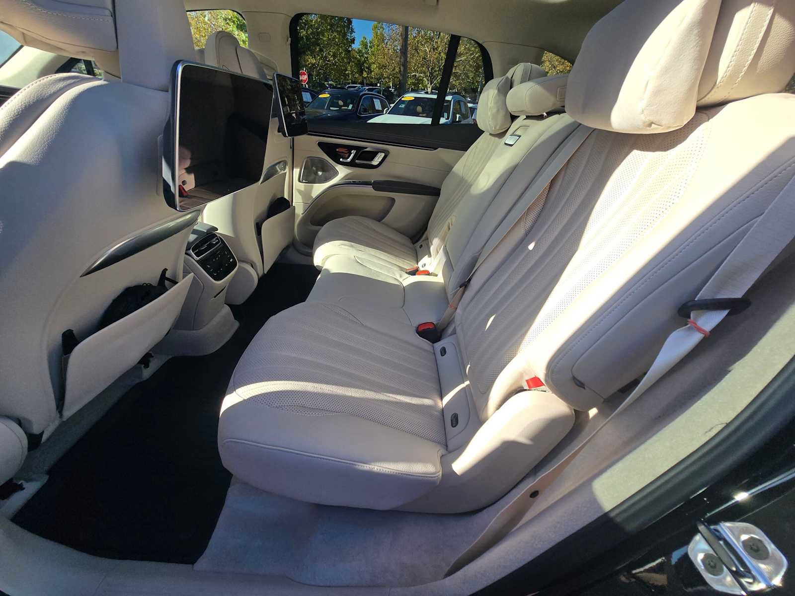 New 2027 Mercedes-Benz EQS 400 4MATIC SUV image 19