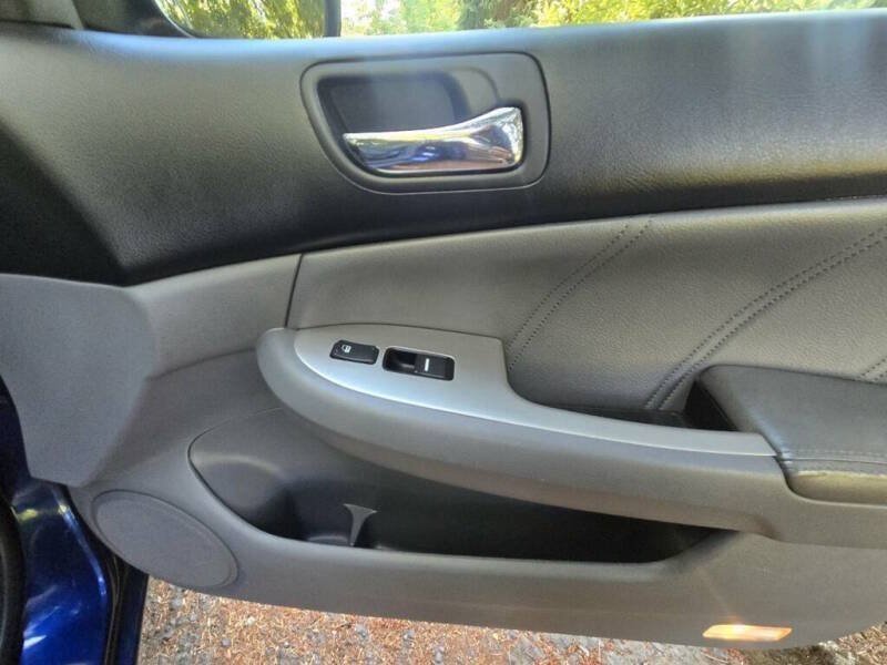 Used 2004 Honda Accord EX image 21