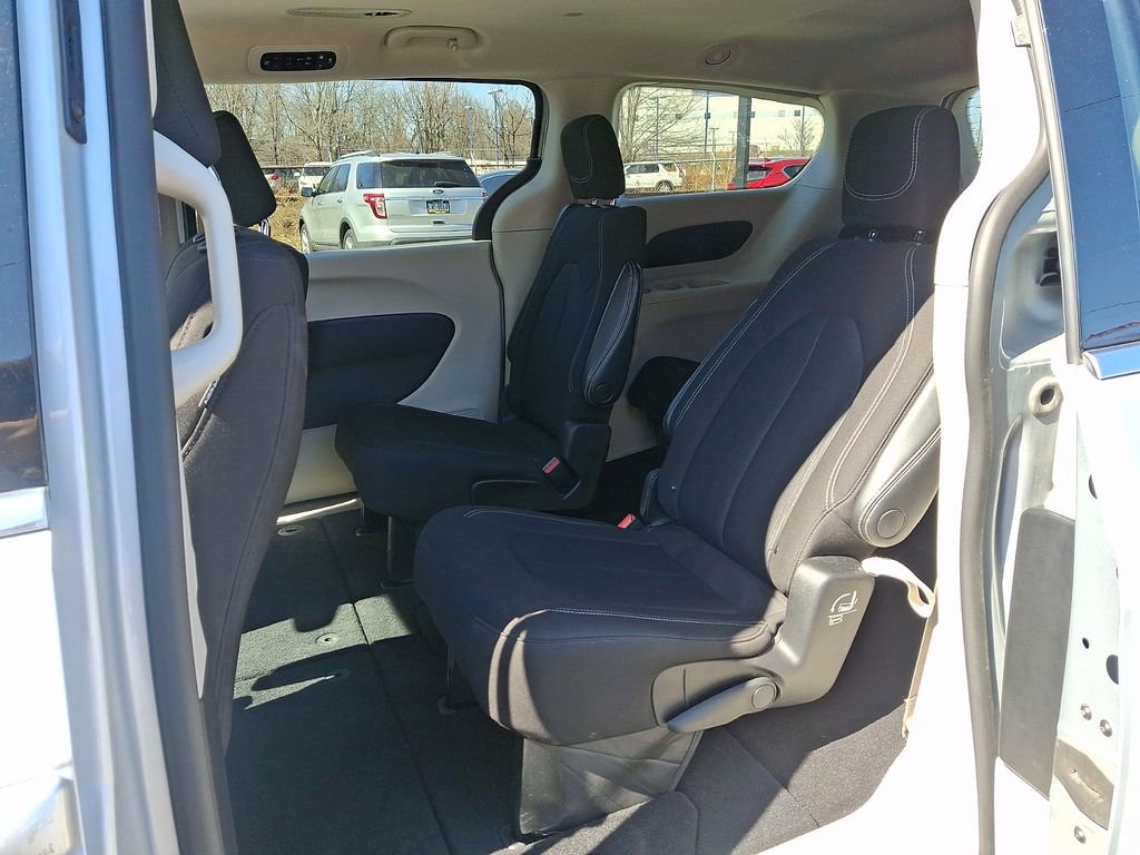 Used 2023 Chrysler Voyager LX FWD image 12