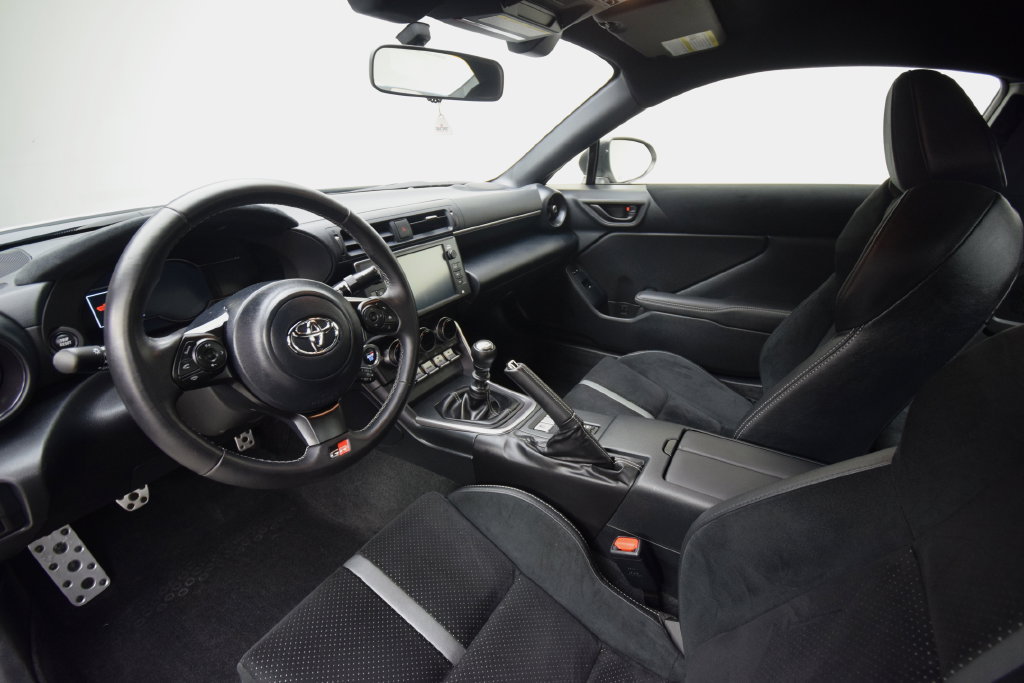 Used 2025 Toyota GR86 Premium w/ ALL Weather Mat Package (TMS) RWD image 7