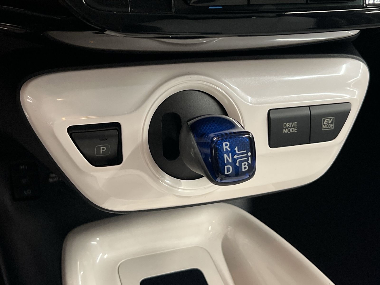 Used 2017 Toyota Prius Four Touring w/ Premium Convenience Package FWD image 17
