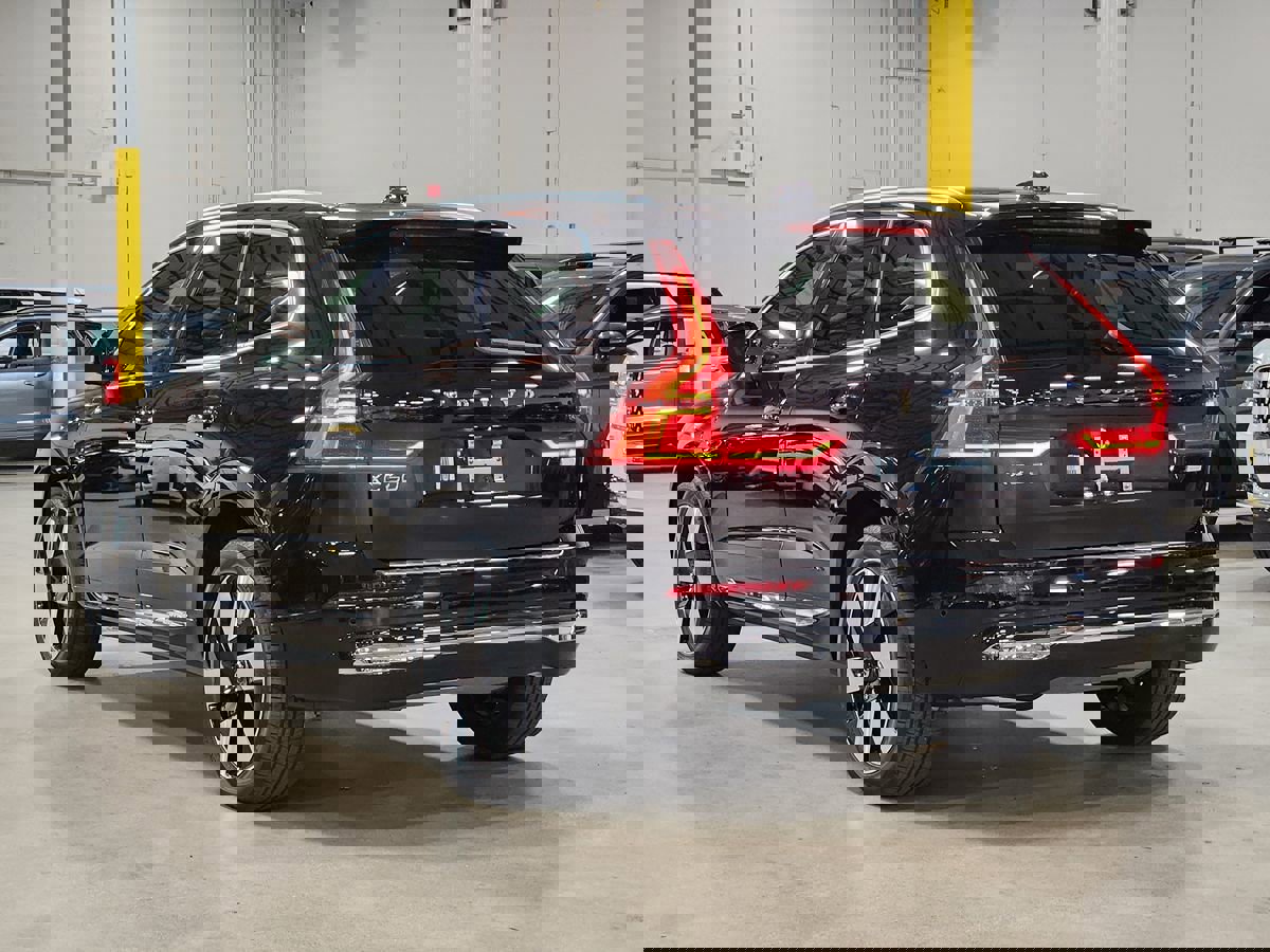 Used 2023 Volvo XC60 T8 Plus w/ Protection Package Premier image 12