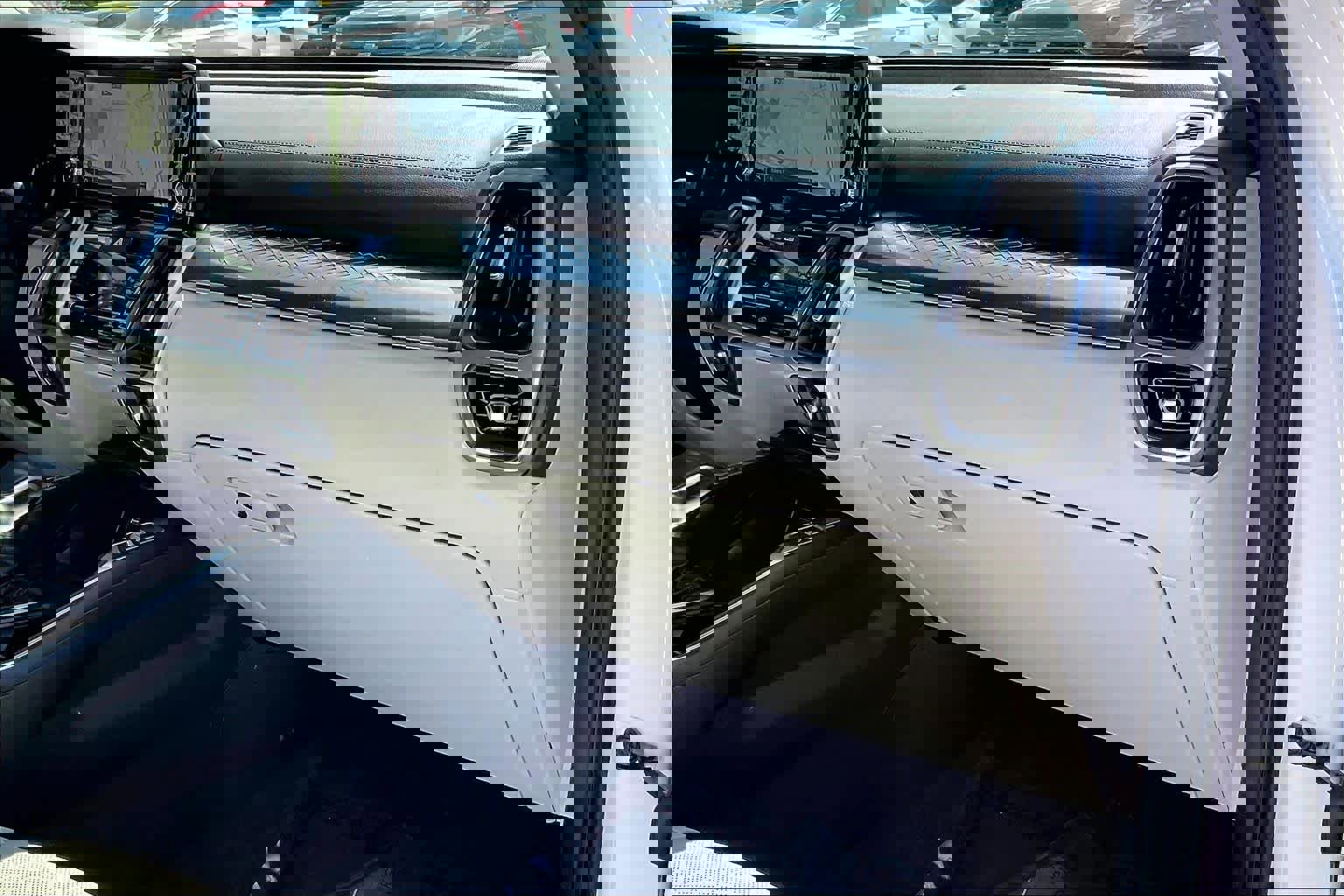 Used 2023 Kia Sorento S image 16