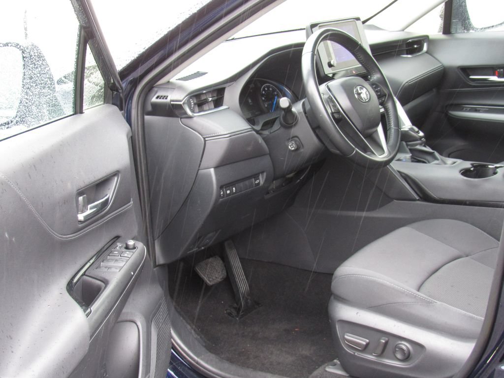 Certified 2024 Toyota Venza LE AWD/4WD image 8