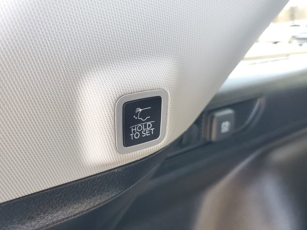 Used 2023 Jeep Grand Cherokee Limited image 32