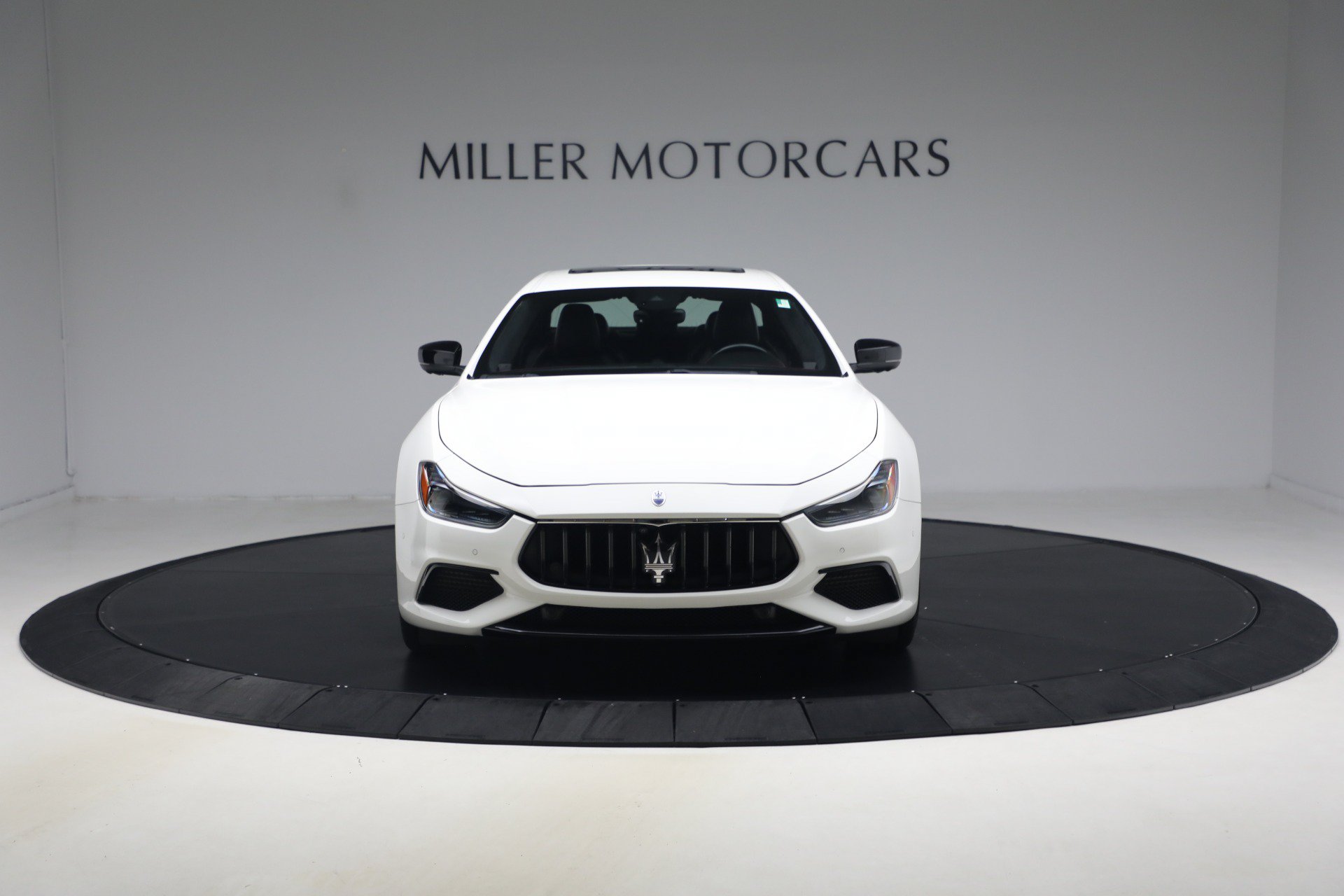 Used 2022 Maserati Ghibli Modena Q4 AWD/4WD image 13