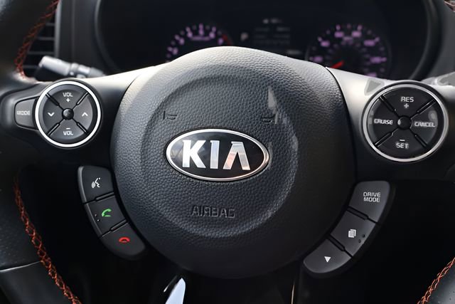 Used 2018 Kia Soul ! FWD image 18