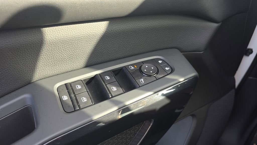 Used 2023 Nissan Pathfinder S AWD/4WD image 21