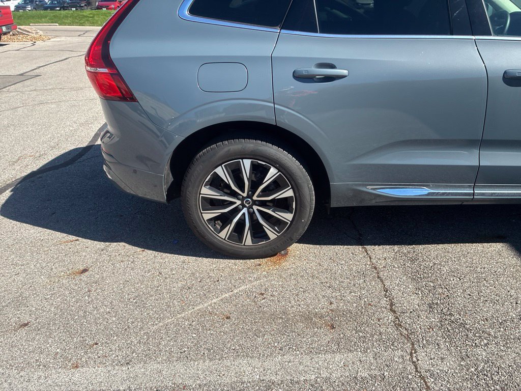 Used 2023 Volvo XC60 B5 Plus AWD/4WD image 3