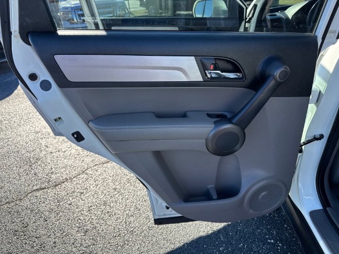 Used 2006 Toyota Matrix FWD image 2