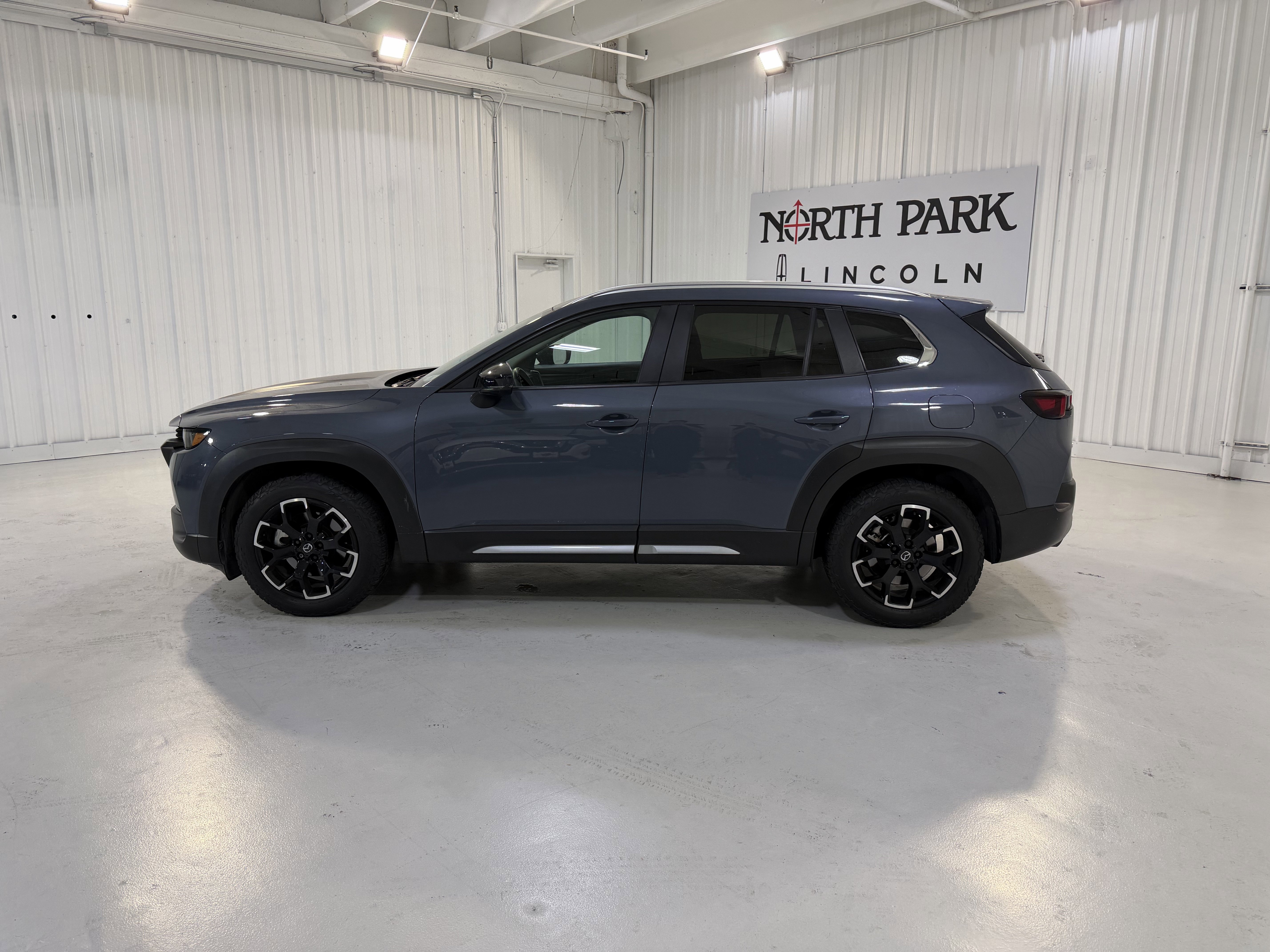 Used 2023 MAZDA CX-50 Meridian Edition image 2
