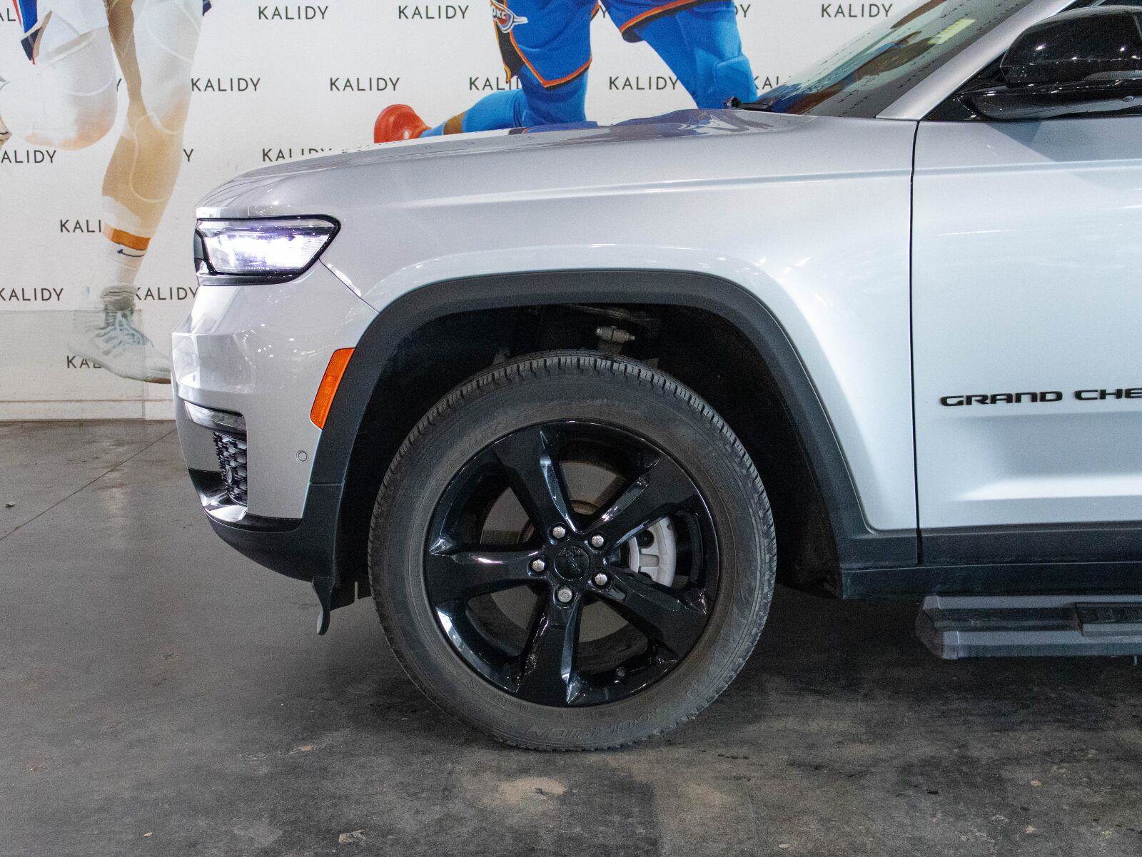 Used 2023 Jeep Grand Cherokee L Limited w/ Luxury Tech Group II AWD/4WD image 18