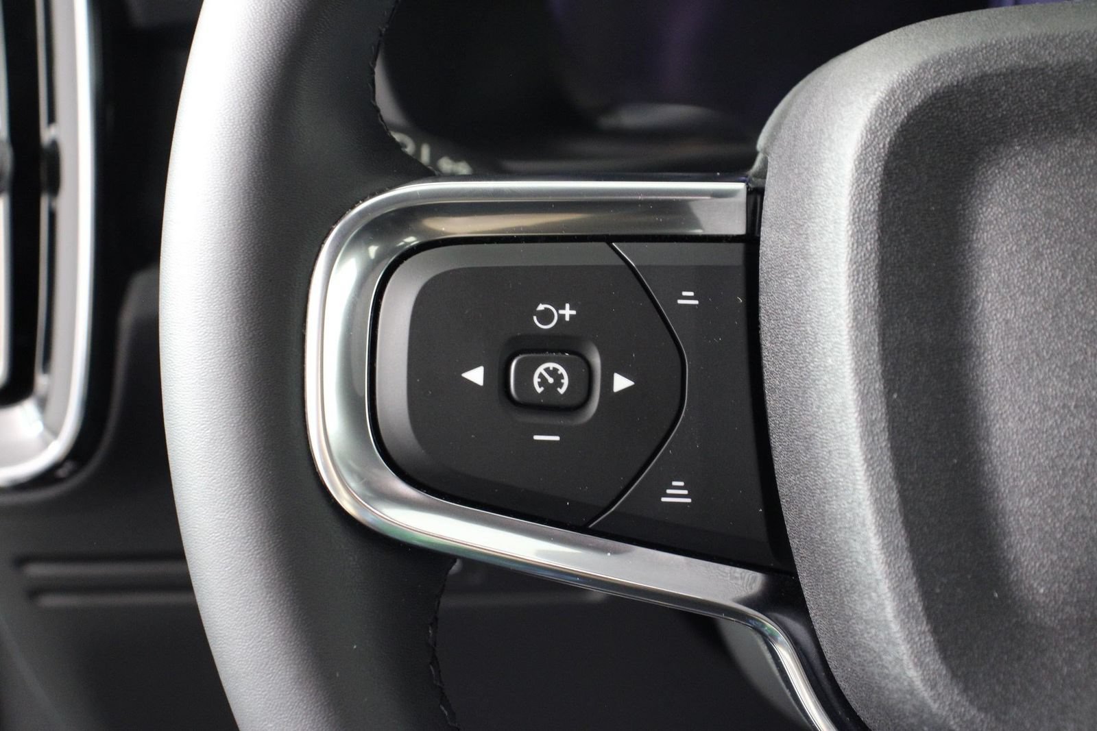 Certified 2023 Volvo C40 P8 Recharge Ultimate w/ Protection Package Premier AWD/4WD image 10
