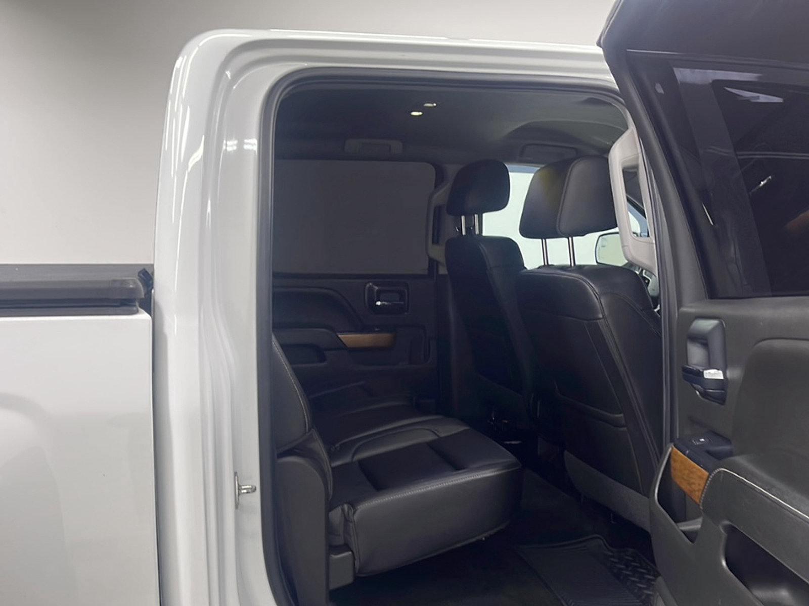 Used 2018 Chevrolet Silverado 1500 LTZ AWD/4WD image 18