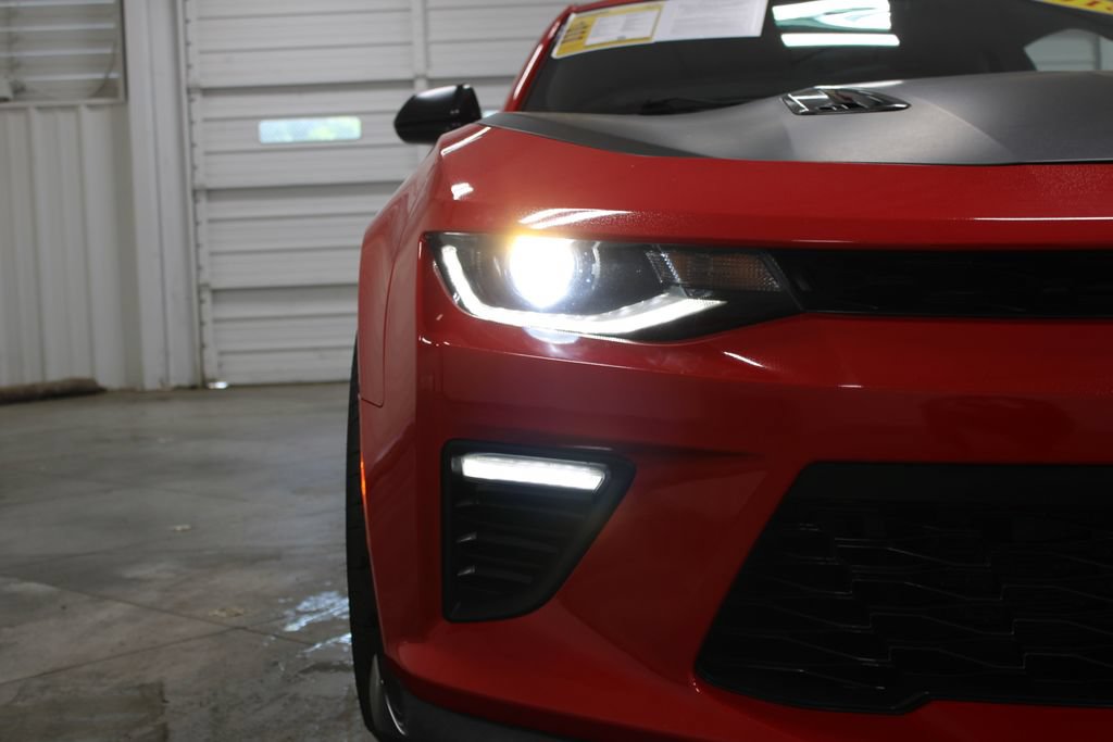 Used 2018 Chevrolet Camaro SS RWD image 13