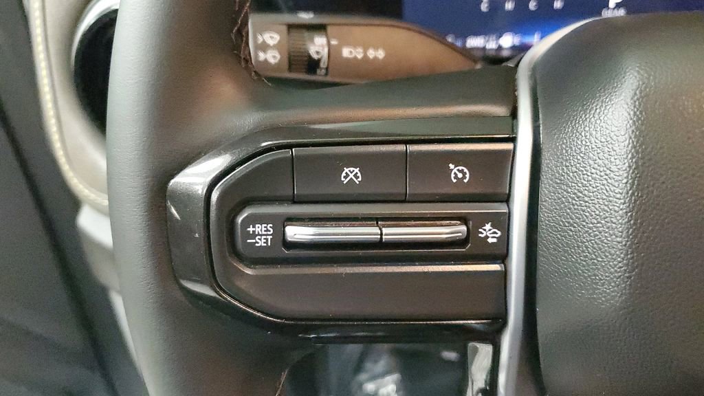 Used 2024 Chevrolet Colorado ZR2 w/ Safety Package AWD/4WD image 30