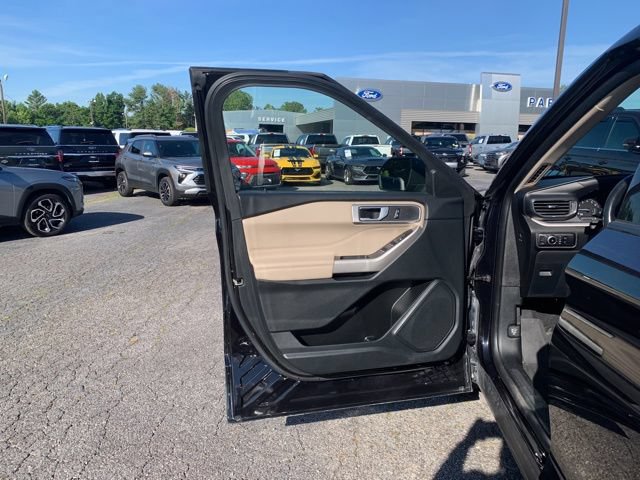 Used 2023 Ford Explorer XLT w/ Equipment Group 202A AWD/4WD image 22