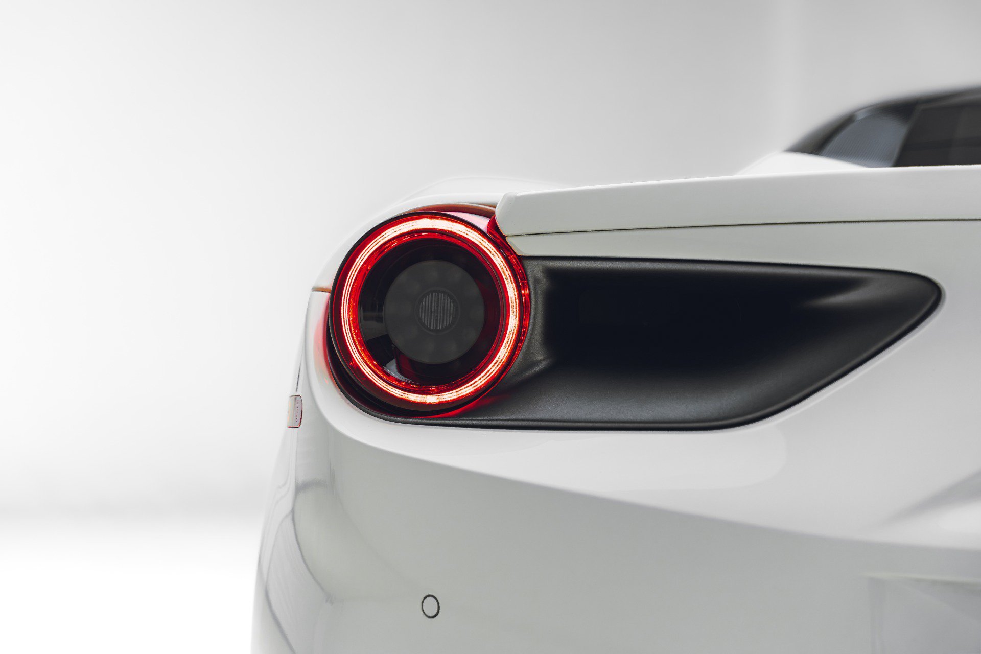 Used 2018 Ferrari 488 GTB RWD image 23