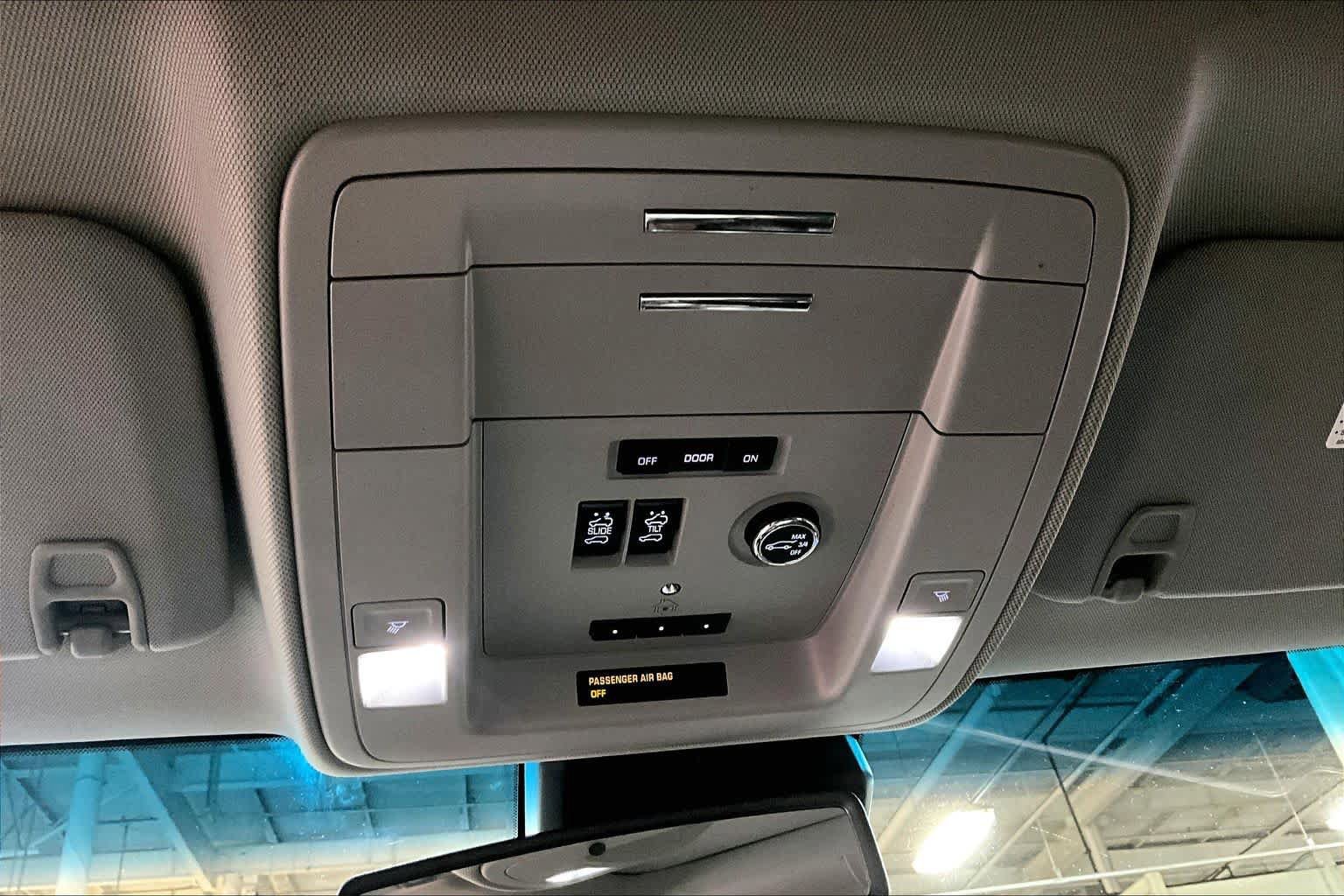 Used 2019 Chevrolet Suburban Premier AWD/4WD image 34