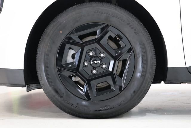 Used 2025 Kia Carnival image 11