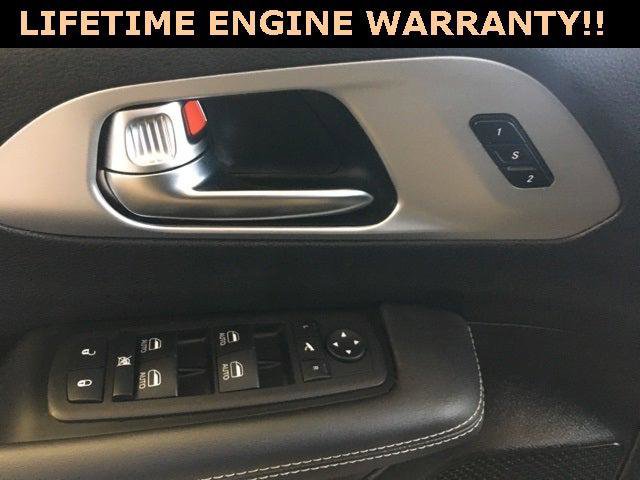 Certified 2025 Chrysler Pacifica Limited image 13