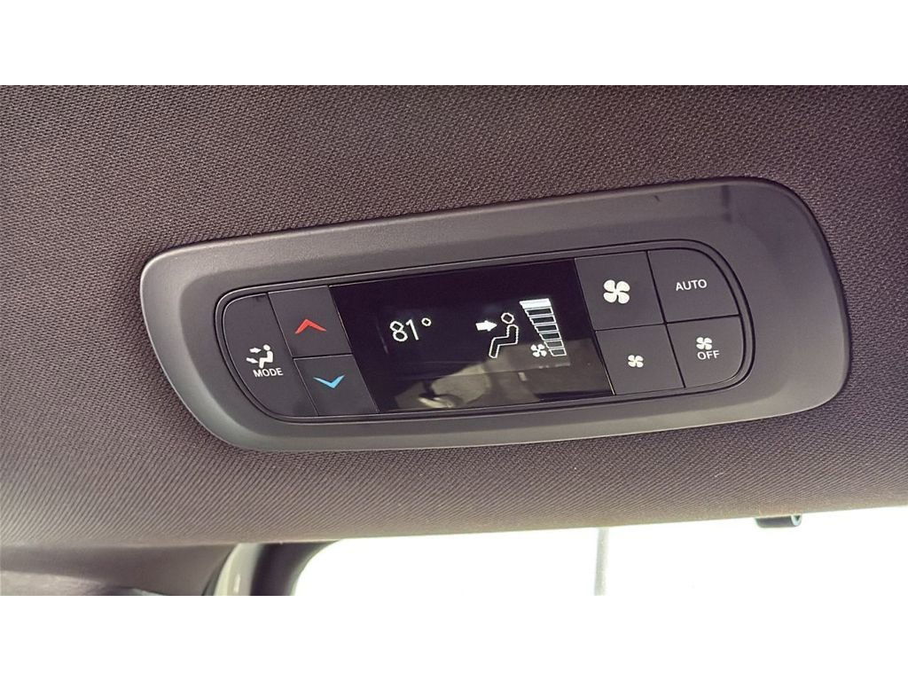 Used 2025 Chrysler Pacifica Select image 29