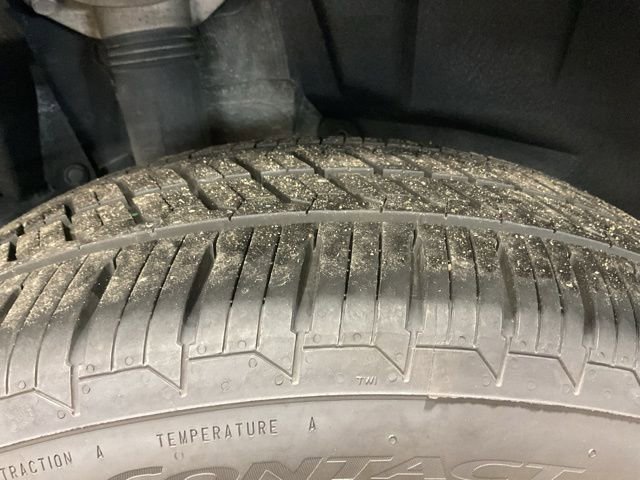 Used 2022 Toyota Venza XLE image 8