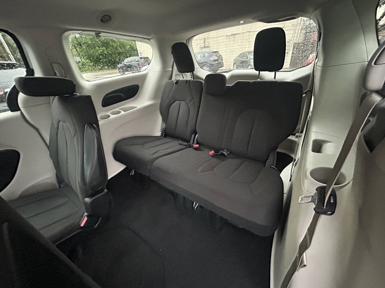Used 2017 Chrysler Pacifica LX FWD image 7