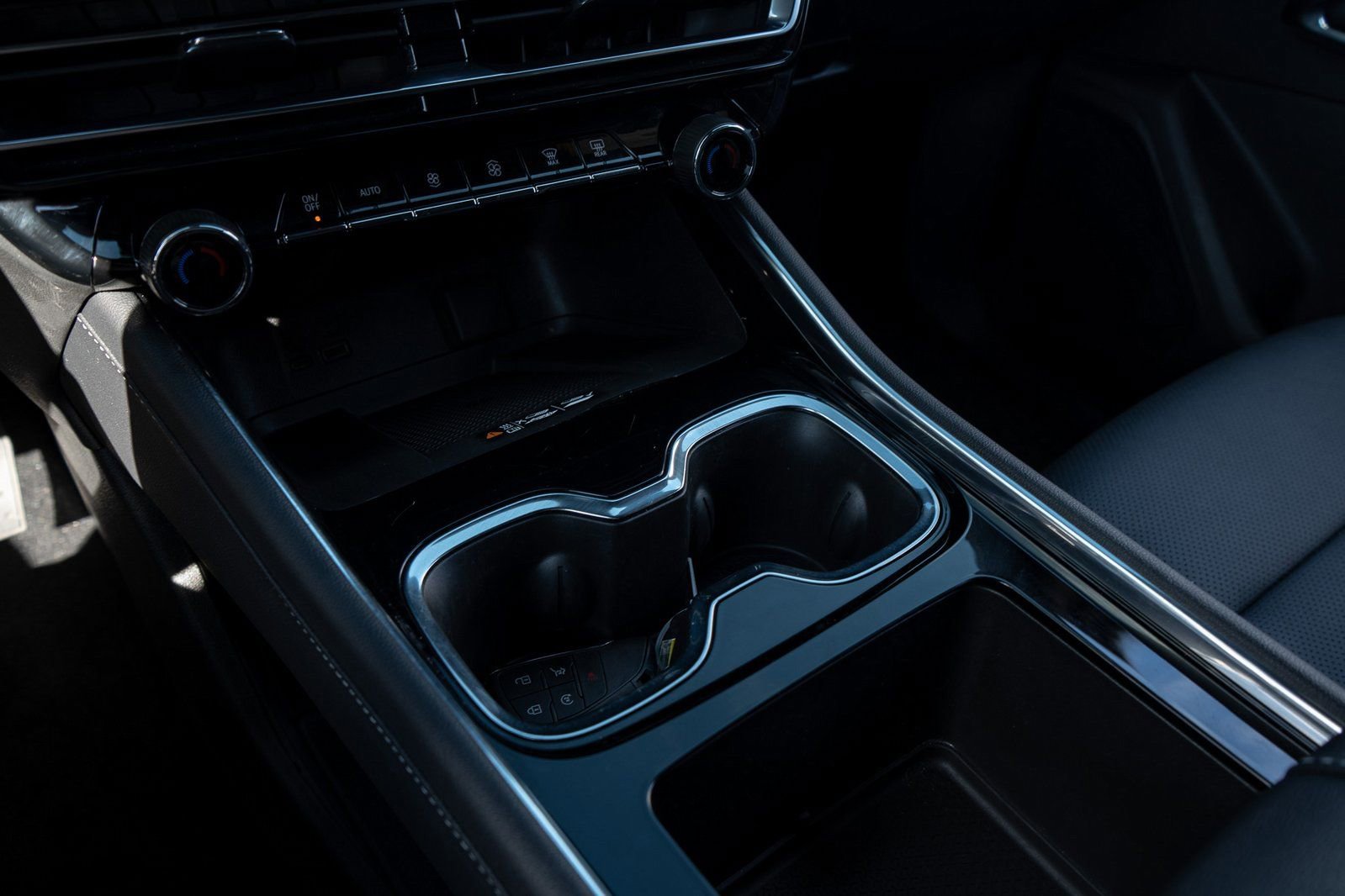 Used 2025 Chevrolet Traverse LT image 27