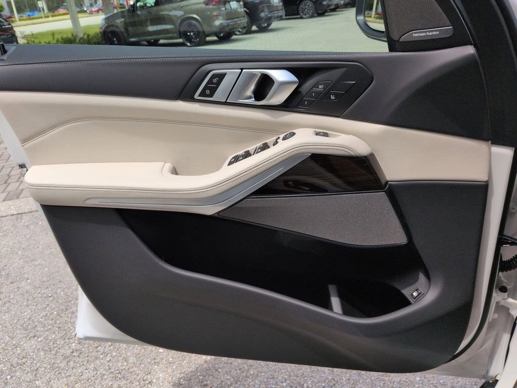 New 2026 BMW X5 xDrive50e w/ Executive Package image 31