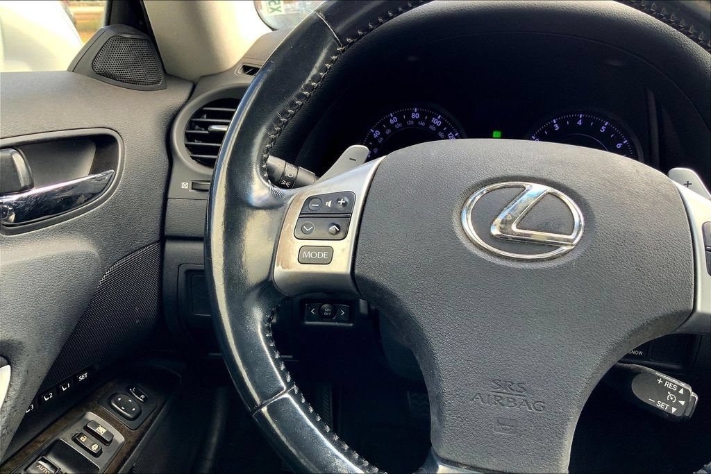 Used 2015 Lexus IS 250C w/ Luxury Package RWD image 16
