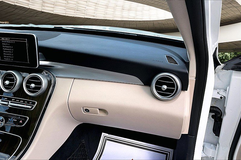 Used 2018 Mercedes-Benz C 300 Sedan w/ Premium Package image 16