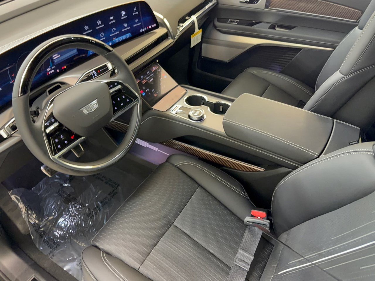 New 2027 Cadillac Vistiq Luxury w/ LPO, Floor Liner Package AWD/4WD image 4