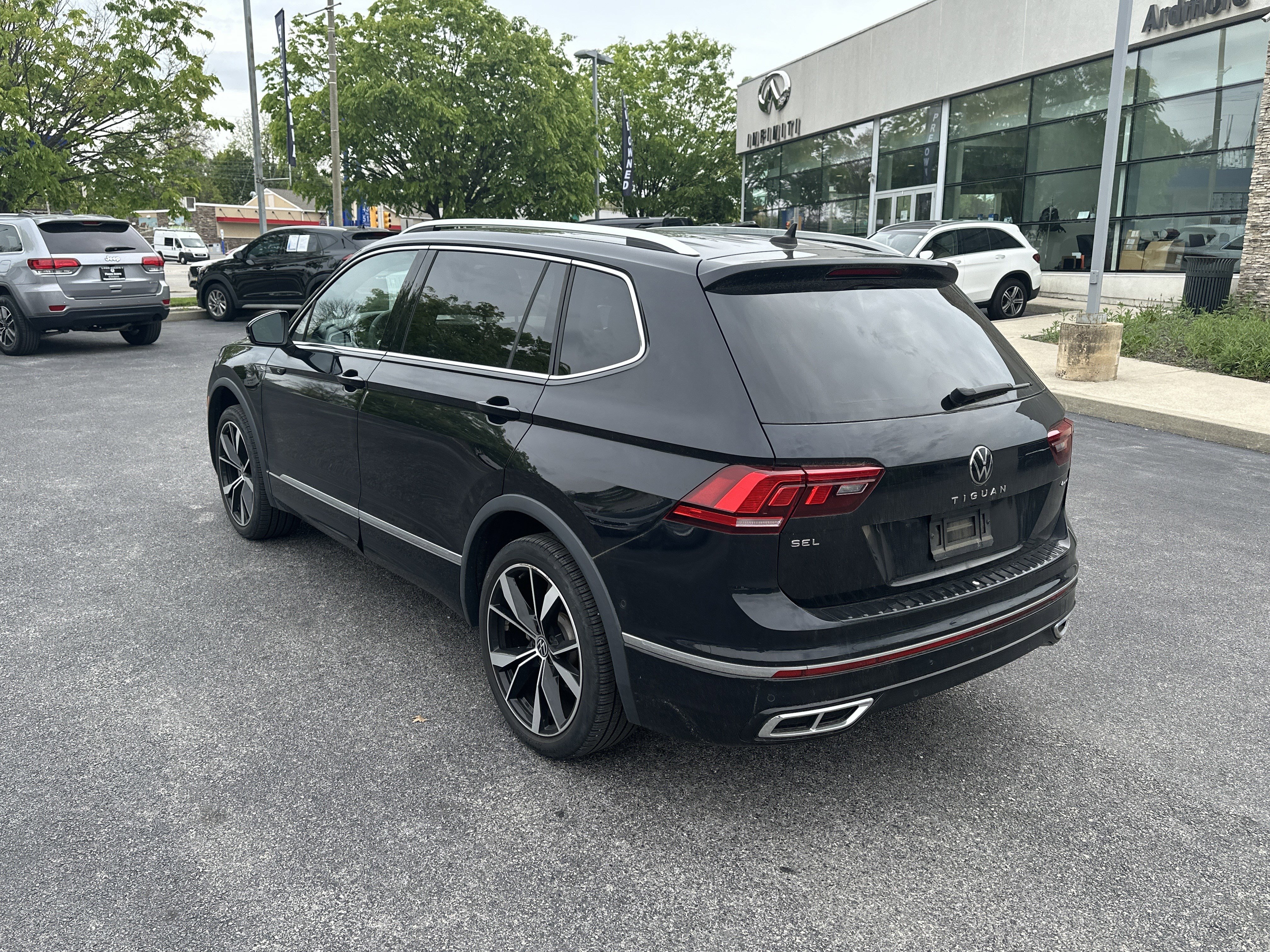 Used 2023 Volkswagen Tiguan SEL R-Line AWD/4WD image 5