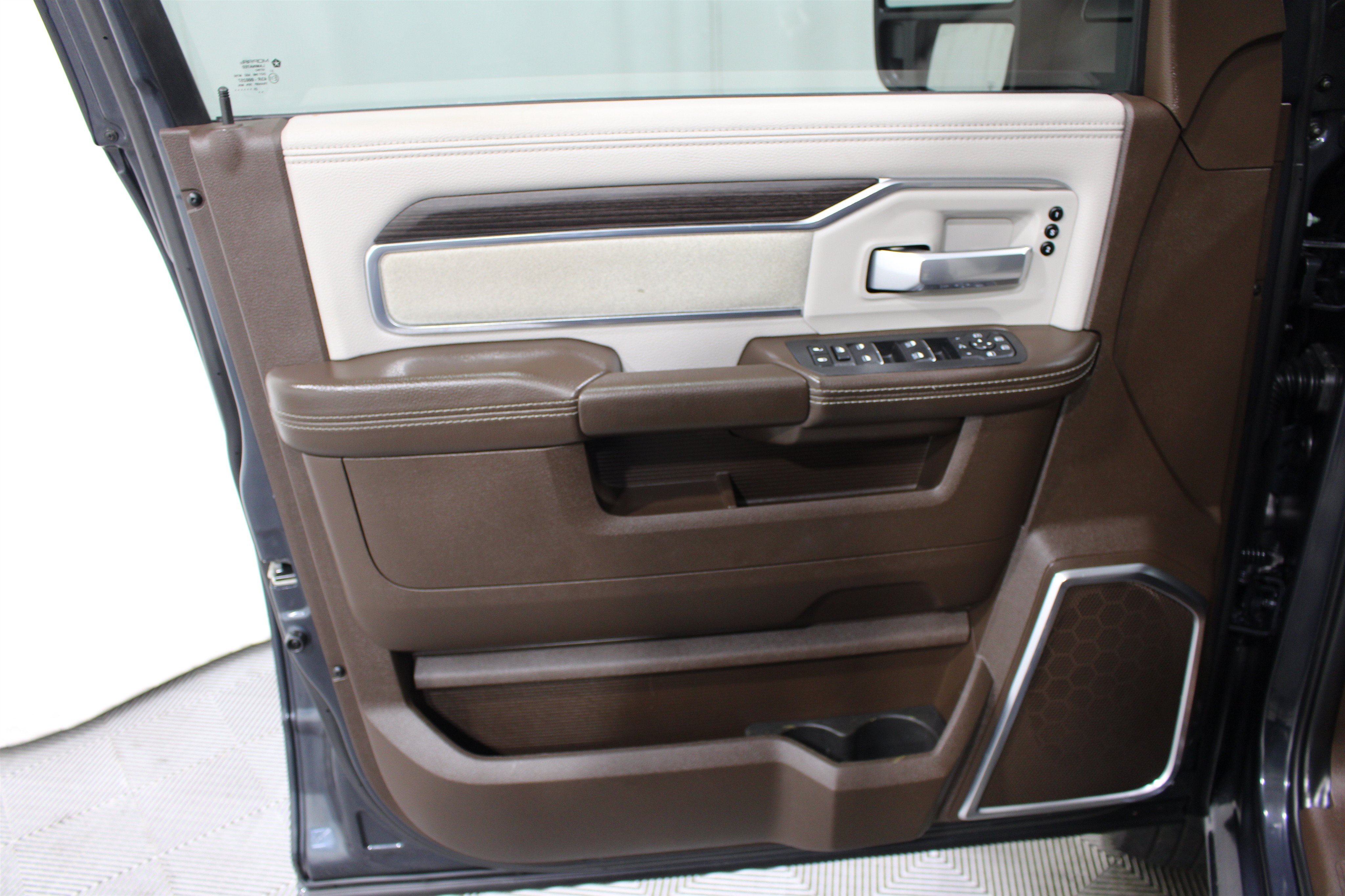 Used 2026 RAM 3500 Laramie AWD/4WD image 6