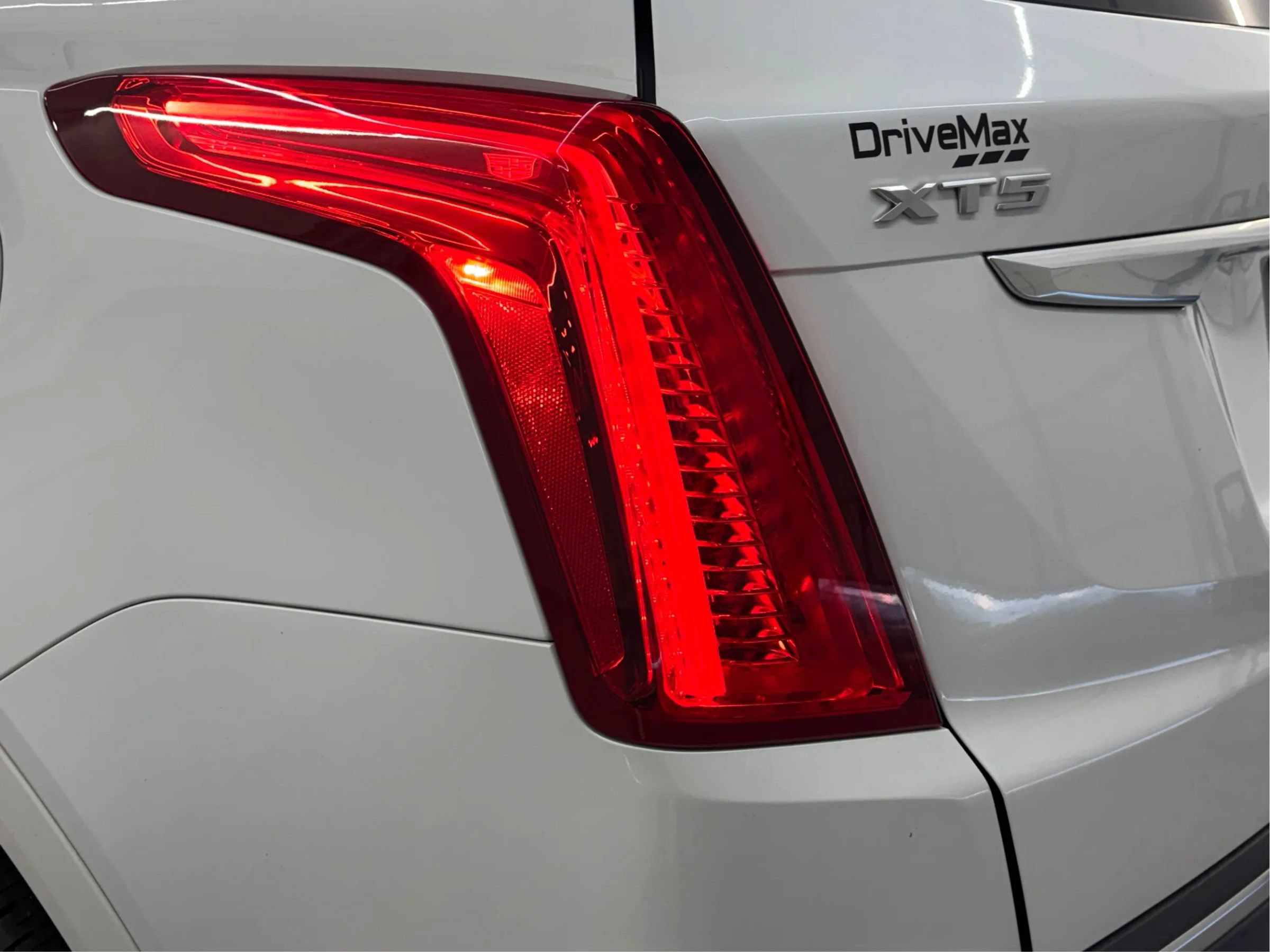 Used 2017 Cadillac XT5 Premium Luxury FWD image 33