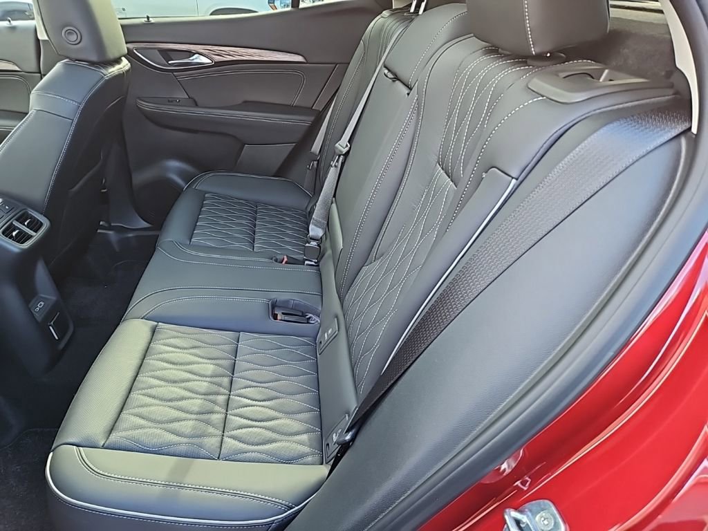 Used 2023 Buick Envision Avenir image 26