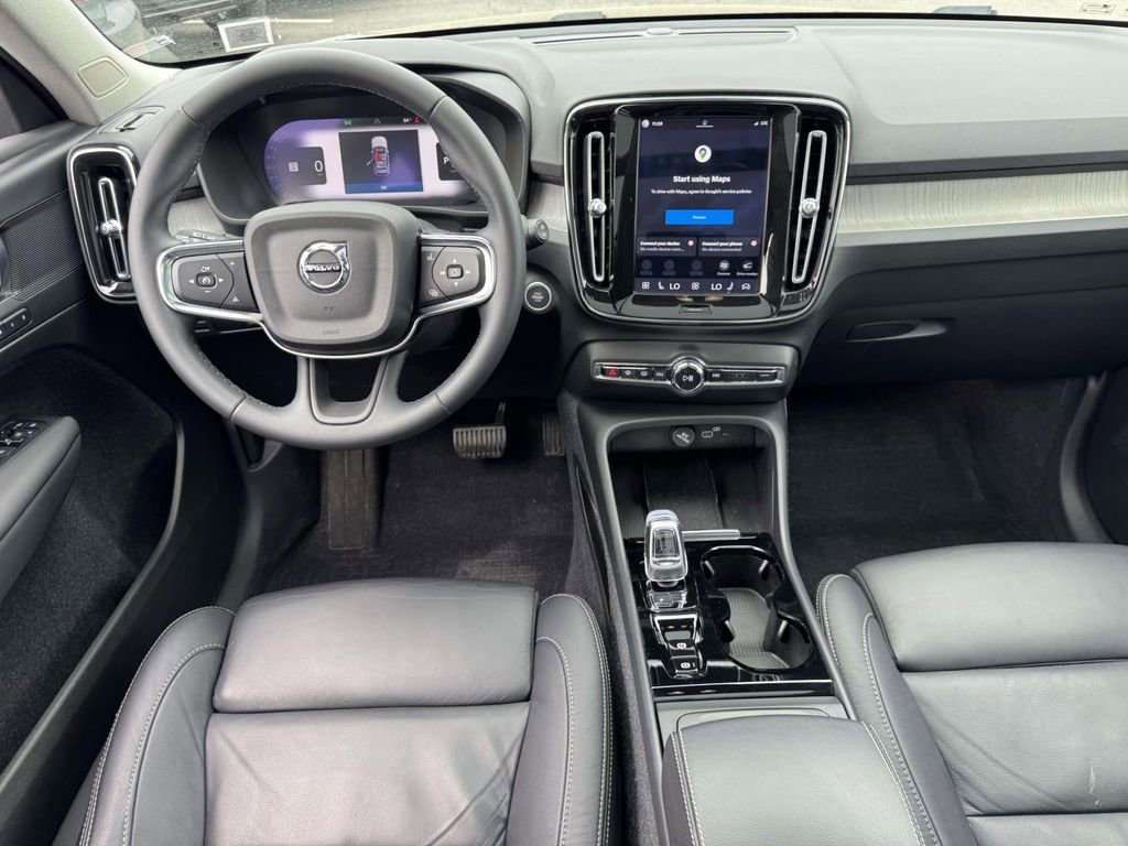 Used 2023 Volvo XC40 B5 Plus w/ Protection Package AWD/4WD image 12