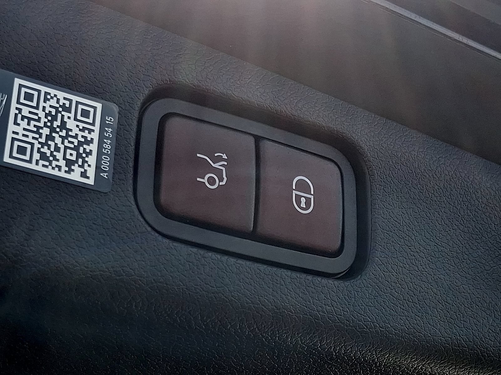 Used 2025 Mercedes-Benz E 350 4MATIC Sedan image 29
