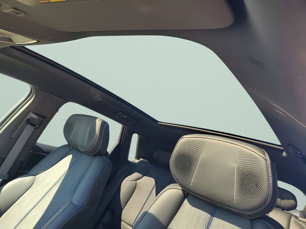 Used 2025 Cadillac Lyriq Luxury image 30