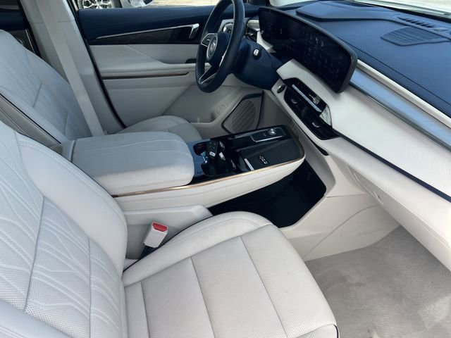 Used 2025 Buick Enclave Avenir image 16