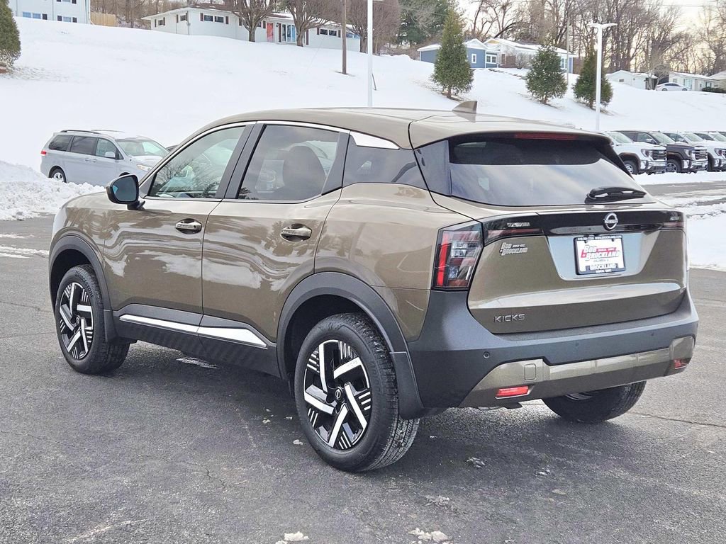 Used 2025 Nissan Kicks SV w/ Charging Package image 5