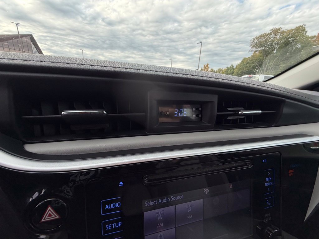Used 2018 Toyota Corolla LE FWD image 18