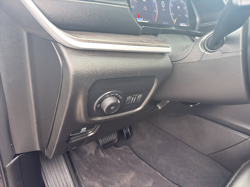 Used 2024 Jeep Grand Cherokee L Limited image 14