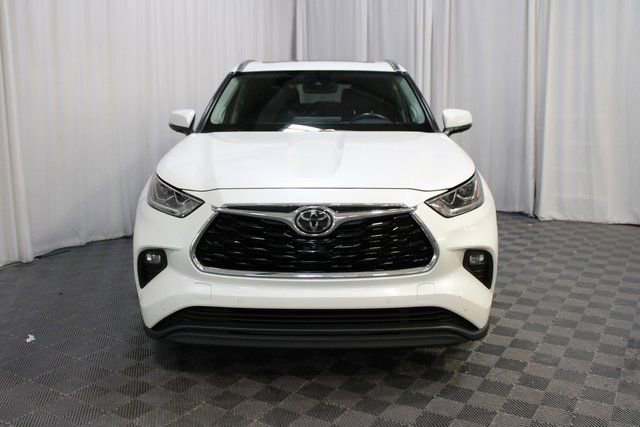 Used 2020 Toyota Highlander Limited image 2